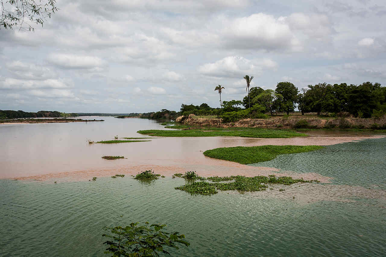 Teresina, embora não seja banhada por praias, é dona de verdadeiros cartões-postais. O Parque Ambiental Encontro dos Rios é um dos maiores exemplos, local onde os rios Parnaíba e Poti se encontram.