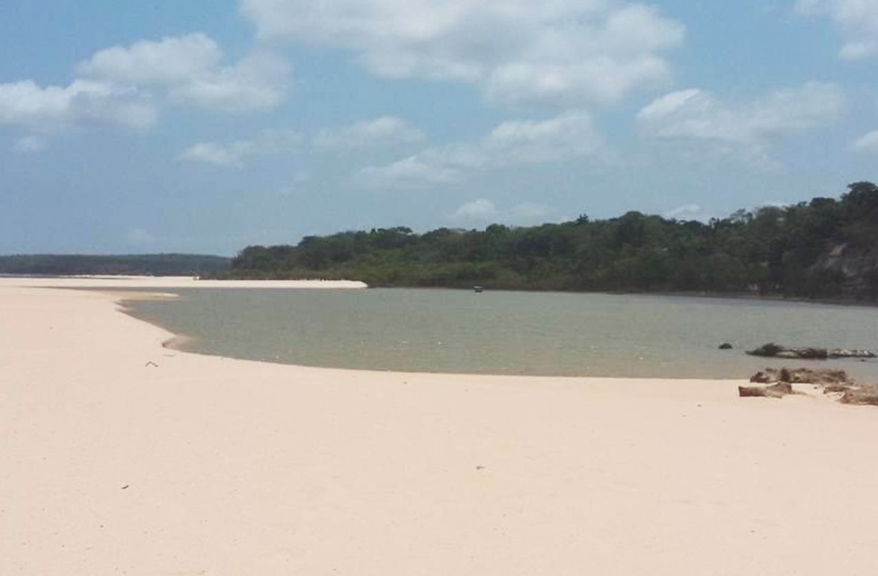 Além da história, o Rio Tapajós oferece praias de água doce belíssimas durante a seca, sendo a orla da cidade um atrativo turístico que combina lazer e contemplação. O rio, portanto, é parte essencial da experiência de visitar Fordlândia.