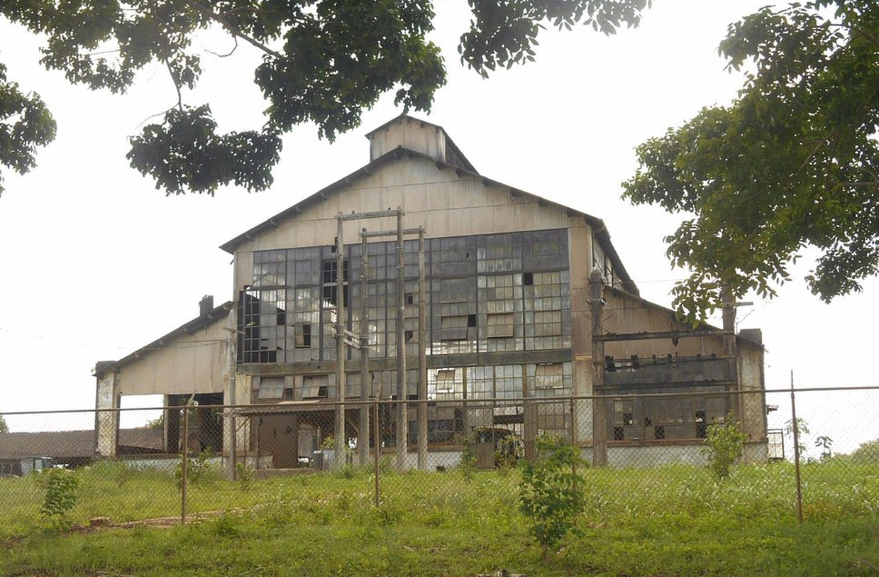 A fábrica de concreto se levantou e, por 18 anos, manteve a cidade em funcionamento. Até que Ford impôs determinações mais rígidas (futebol e álcool eram proibidos), e os trabalhadores brasileiros reprovaram, revoltando-se contra a americanização forçada, o que acelerou o fracasso do projeto.

