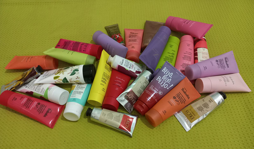 O hidratante corporal deve ser usado, de preferência, após o banho. Hidratantes que repõem ceramidas (lipídios naturais da pele) e ácido hialurônico são indicados. Procure variar as fragrâncias para se sentir estimulada.  