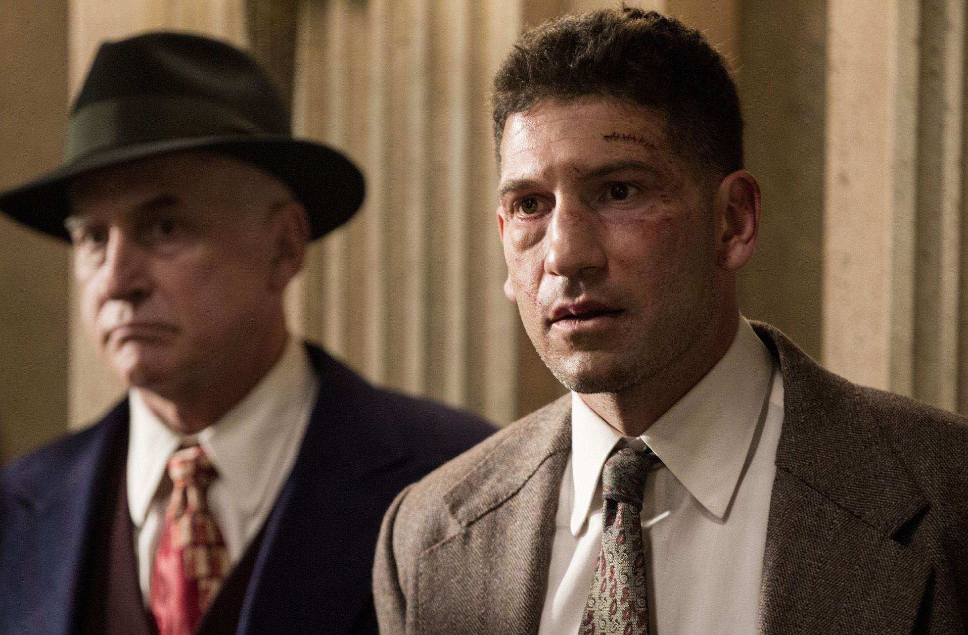 Com uma carreira que transita entre o teatro, o cinema e as séries de televisão, ele é reconhecido por sua entrega emocional e autenticidade em cena.