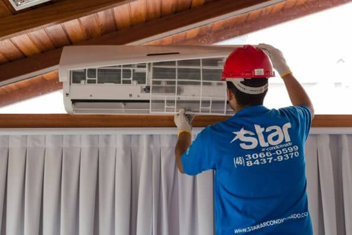 Ainda sobre ar-condicionado, uma dica preciosa: mantenha o filtro bem limpo. Caso contrário, o temporizador vai gastar mais energia e o seu bolso não vai curtir nada. 