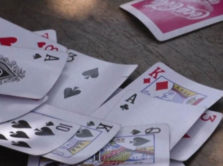  Pif Paf – Outro jogo de cartas em que os jogadores buscam formar trios e sequências antes dos oponentes.
