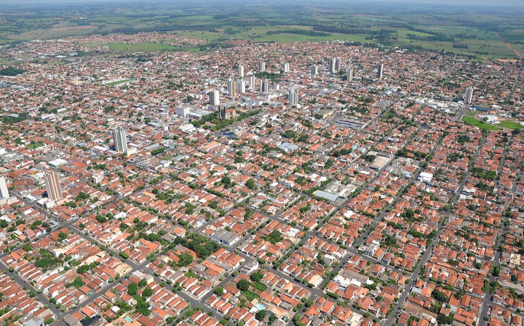 Votuporanga é considerada boa para idosos por ter forte investimento em saúde pública, visto que apresenta alta qualidade na atenção primária, conforme indicadores recentes. 