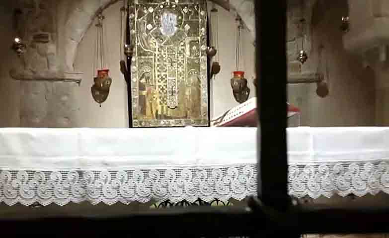 O túmulo de São Nicolau logo se tornou um local de peregrinação, e suas relíquias, consideradas milagrosas, ajudaram a espalhar sua fama.