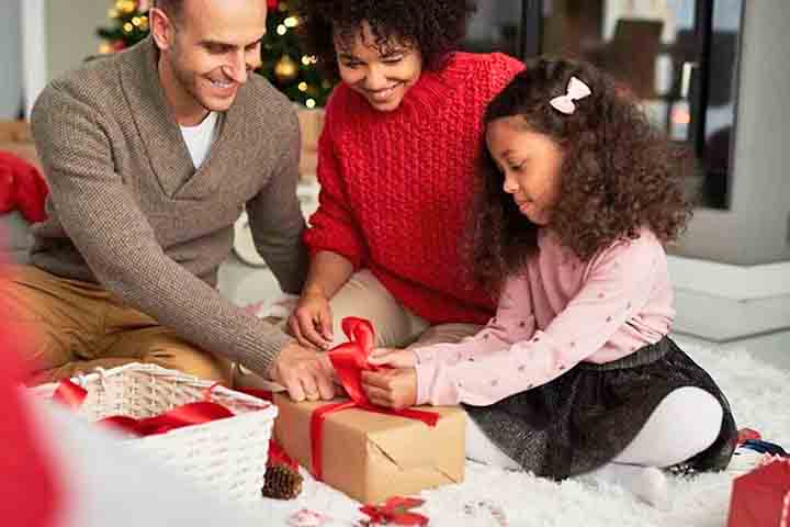 A popularidade de São Nicolau, como protetor das crianças e patrono dos presentes, evoluiu ao longo dos séculos, até se tornar uma das figuras mais reconhecidas do mundo, especialmente durante o Natal.