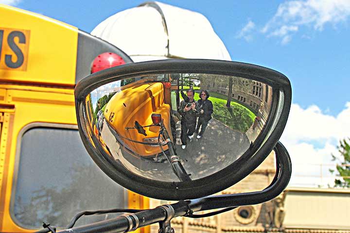 Antes da era cristã, na Grécia Antiga, feiticeiras utilizavam o espelho como oráculo. Já em Roma, os sacerdotes da ordem dos Specularii afirmavam antever eventos e confirmar fatos do passado pelo objeto. 
