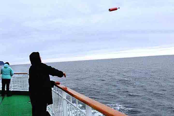 Em 1999, foi encontrada na costa da Inglaterra uma carta engarrafada por um soldado para sua esposa datada de 1914, ano do início do conflito mundial. A mensagem de amor foi entregue na ocasião à filha do casal, então com 86 anos. 
