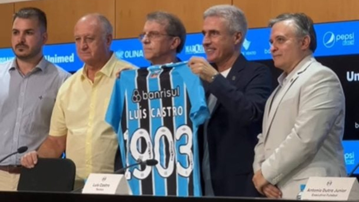 Treinador português considera que seja possível ser competitivo com o atual elenco à disposição e ressalta missão em representar o Imortal