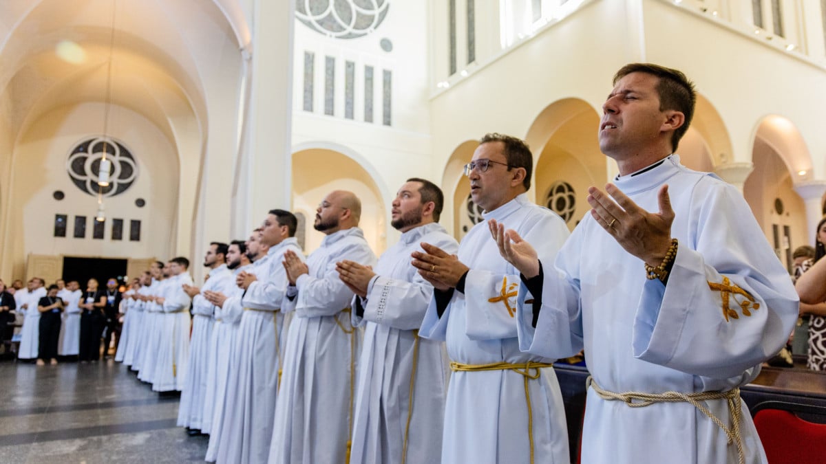 Ordenação de 16 novos diáconos, presidida pelo arcebispo dom Gregório Paixão nesta segunda-feira, 22