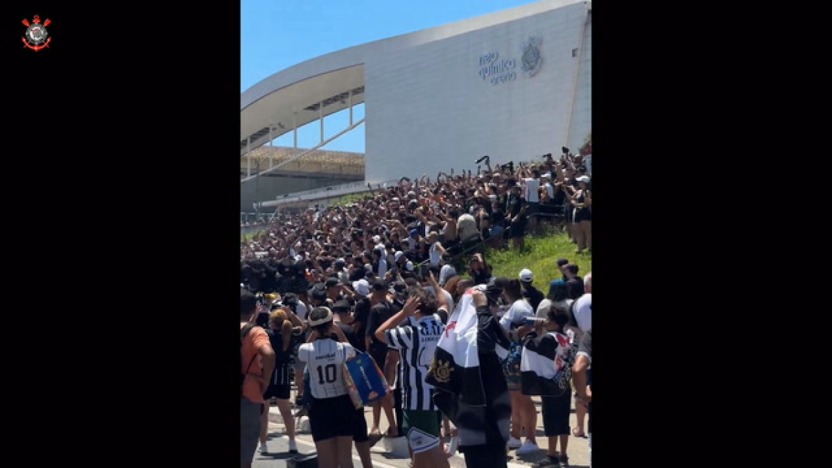 Corinthians leva multidão para celebrar título na Neo Química Arena