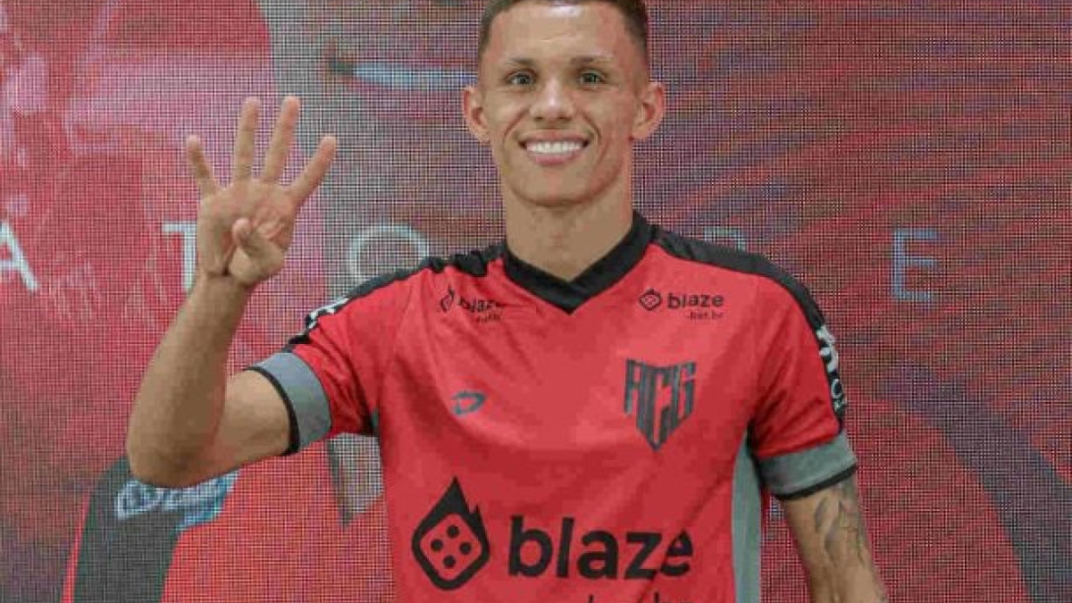 Jovem de 19 anos chega por empréstimo com opção de compra