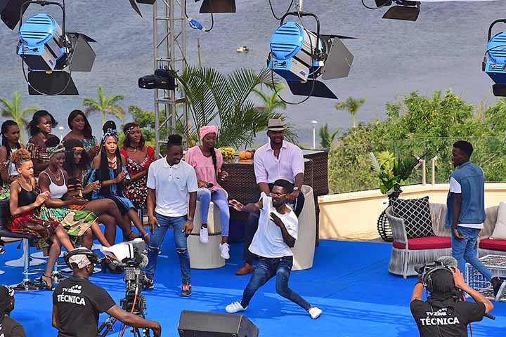 Estima-se que quase 40% dos africanos escravizados enviados ao Brasil tenham vindo da região onde hoje é Angola, o que explica as inúmeras influências angolanas na cultura afro-brasileira, especialmente na culinária, na música e na religiosidade.
