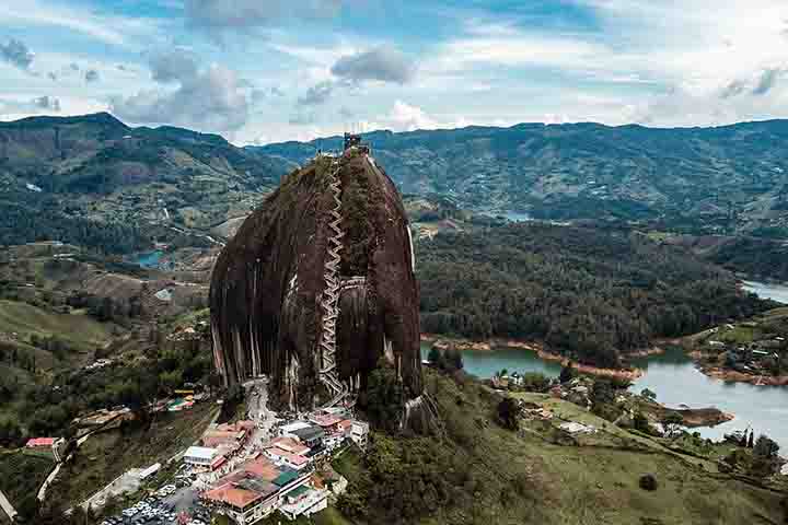 Na Colômbia, a aprovação do Brasil dispara para 68% entre esse grupo. Isso comparado com 43% entre as pessoas com mais de 50 anos.