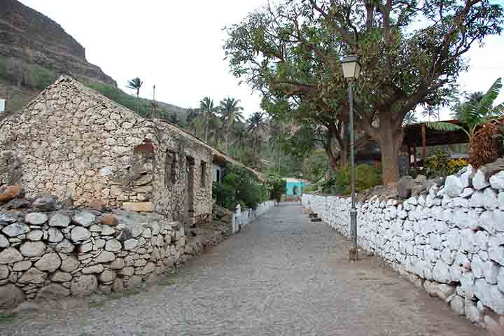 Outro aspecto marcante é a diáspora cabo-verdiana, considerada uma das maiores do mundo em proporção à população nacional. 
