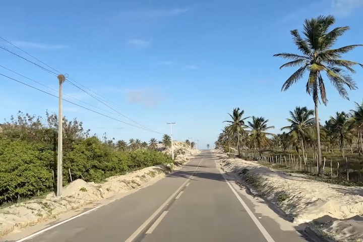 Com a expansão do turismo nos últimos anos, o acesso passou por melhorias e hoje recebe carros com tração 4×4, motocicletas e passeios de bugre.