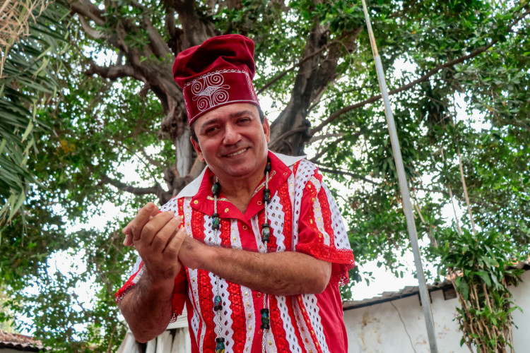 FORTALEZA, CEAR&Aacute;, BRASIL, 22-11-2025: Terreiro de Candombl&eacute; primeiro tombado do Cear&aacute; , o mais antigo do estado: Il&egrave; Ib&aacute; &Agrave;s&eacute; Kp&oacute;s&uacute; Aziri, liderado pelo pai de santo Shell Santos. (Foto: Samuel Setubal/ O Povo)