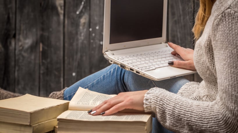 Cientistas transformaram prompts adversariais em poemas parar testar a segurança de inteligências artificiais; entenda resultado 