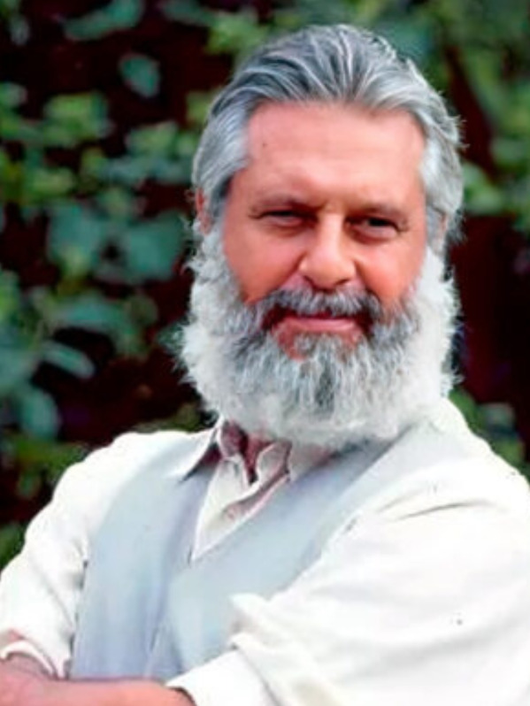 Sua carreira também se destacou por personagens como o coronel José Inocêncio em Renascer e o fazendeiro Bruno Mezenga em O Rei do Gado.
