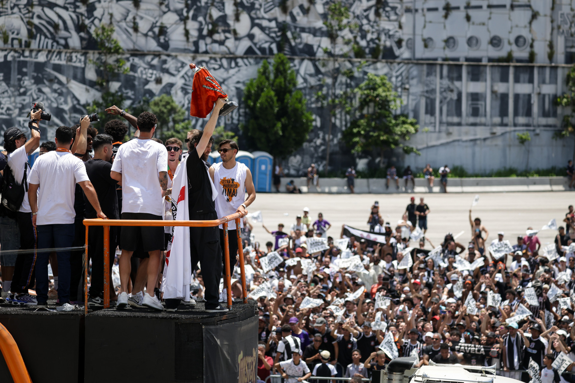 Atletas do Corinthians comemoram na NeoQuímica Arena (Foto: Felipe Rau/Estadão Conteúdo)
