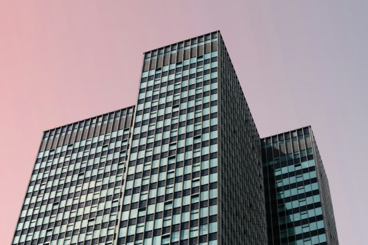 Apesar de a revitalização dessas construções ser uma possibilidade, os gastos necessários são exorbitantes, e muitas vezes as administrações públicas não veem justificativa para fazer esse investimento.