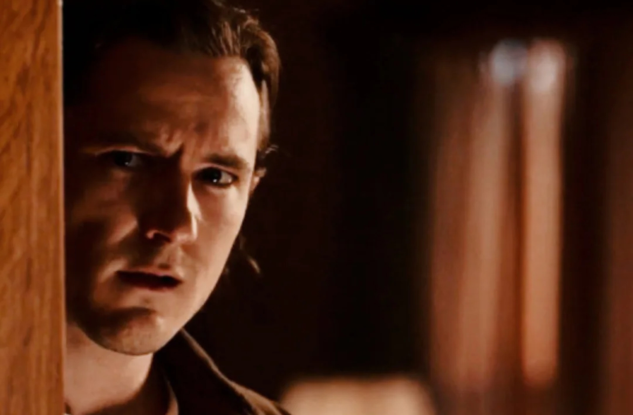 Conhecido por unir vulnerabilidade e intensidade em seus papéis, costuma se entregar emocionalmente ao criar personagens e os tornam memoráveis. Ao mesmo tempo, evita estereótipos a fim de buscar profundidade em uma trajetória que mostra equilíbrio entre herança e autenticidade.