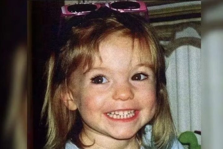 Em outubro, um outro capítulo no caso do desaparecimento de Madeleine McCann ganhara os noticiários. Depois de afirmar ser Madeleine, Julia Wandelt foi às lágrimas no tribunal ao ouvir que ela não tem qualquer parentesco com os McCann.