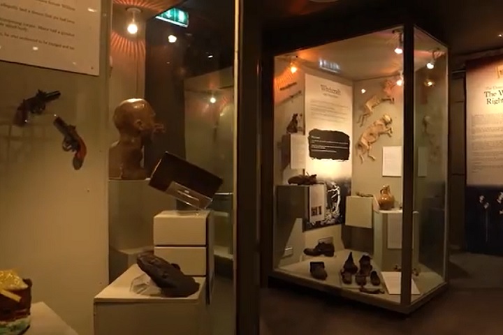 O acervo do museu é bastante diversificado, abrangendo desde artefatos arqueológicos e relíquias da Idade Média até peças que ilustram o cotidiano da cidade ao longo dos séculos. 