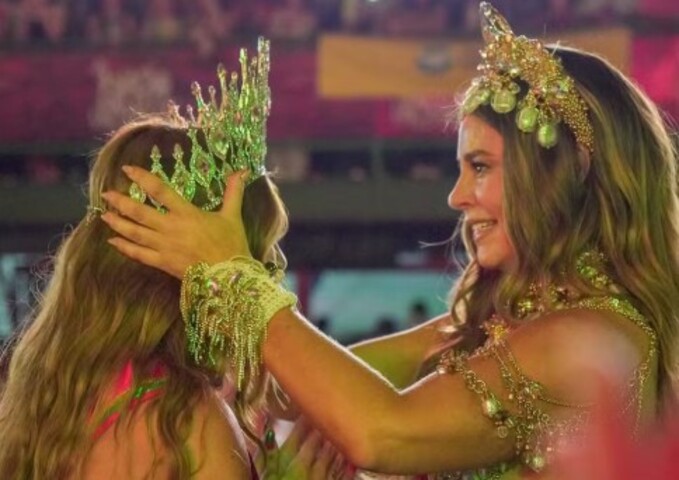 Em setembro de 2025, Paolla se despediu oficialmente do posto de rainha de bateria da Grande Rio, escola de samba de Duque de Caxias. Sobre a escolha de Virginia Fonseca para sucedê-la no trono, respondeu: Deixem a Virginia reinar em paz!