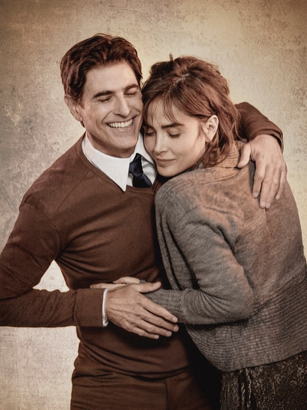 Reynaldo Gianecchini vive um momento especialmente intenso no cinema e no teatro. Nos palcos, protagoniza o espetáculo “Um Dia Muito Especial” ao lado de Maria Casadevall, uma montagem que aborda temas como machismo e a polarização. 
