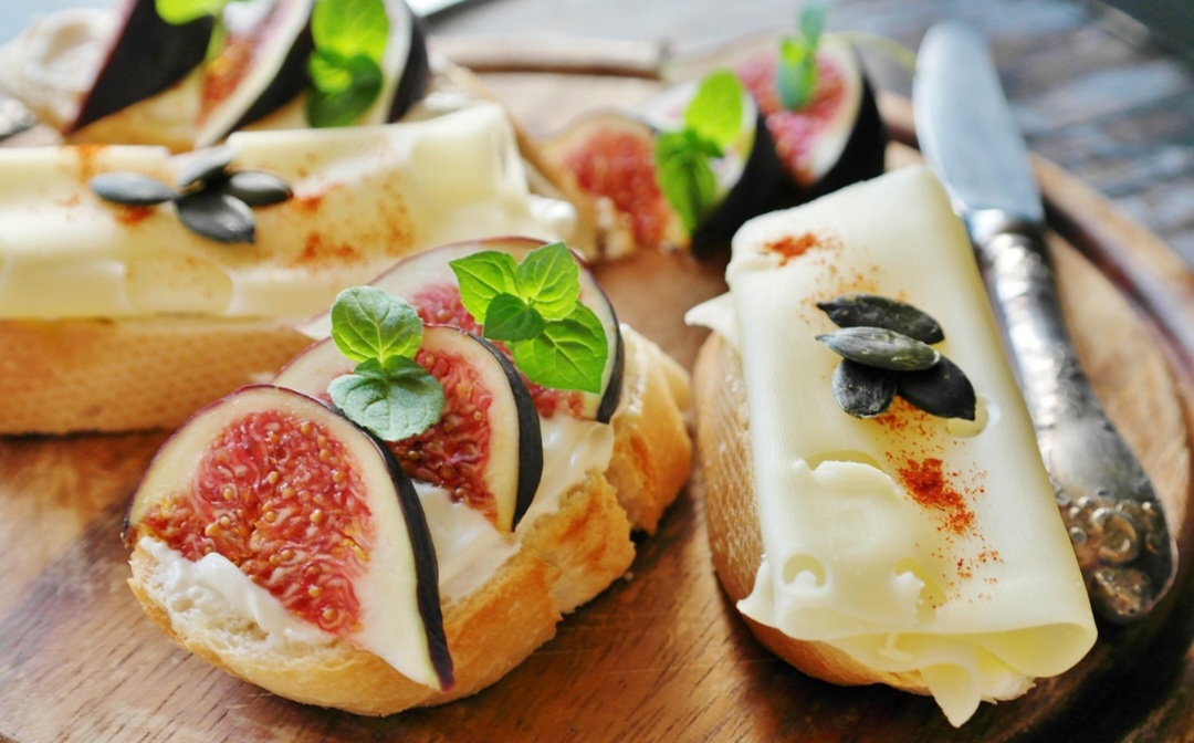 Já a segunda pode ser consumida pura, ou acompanhada com creme de leite ou com queijo Minas, por exemplo.