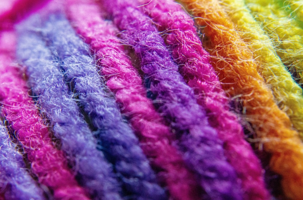 A história do tricô é incerta quanto à sua invenção, mas possui exemplos mais antigos datados do século XI no Egito. A técnica de tricotar, que consiste em entrelaçar fios com agulhas para formar um tecido, apareceu pela primeira vez na Odisseia de Homero.