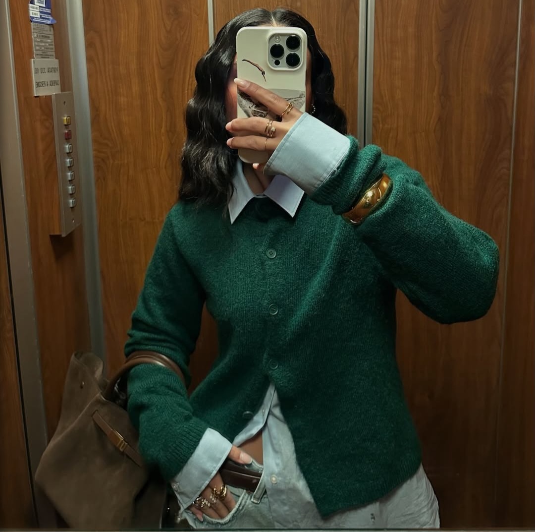 O advento da internet e das redes sociais transformou o tricô numa comunidade global. Plataformas como blogs, fóruns e redes sociais tornaram-se centros de partilha de projetos, dicas e tutoriais. 