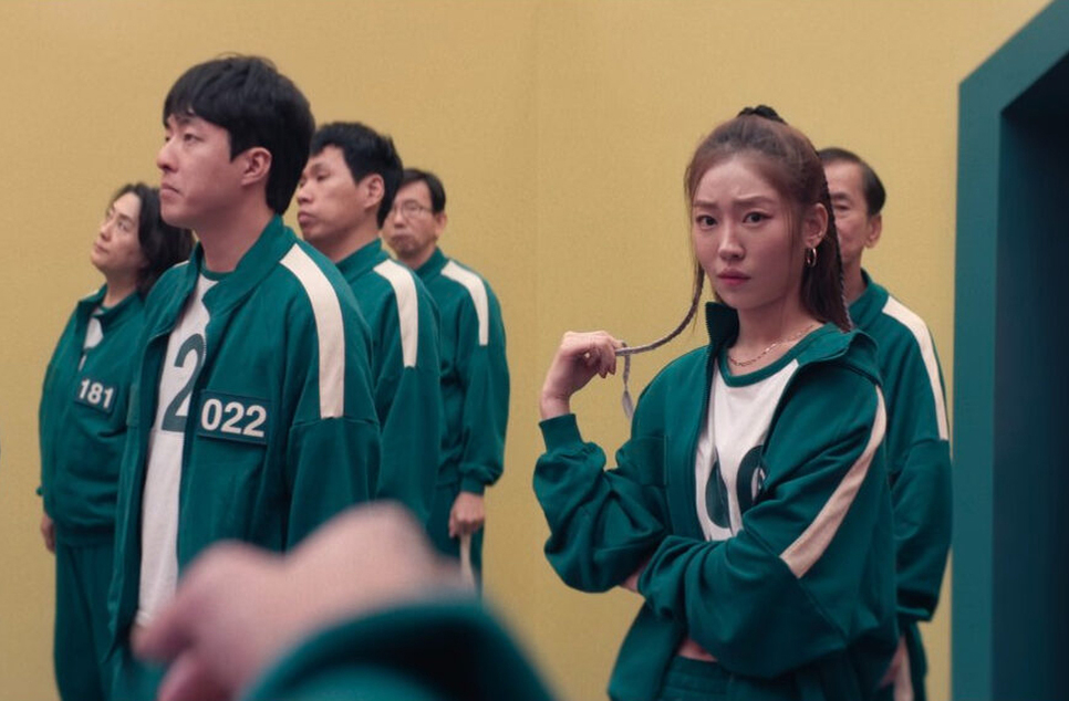 Song Ji‑woo também apresenta ampla capacidade de se adaptar a diferentes atmosferas narrativas. Do suspense psicológico ao romance leve, ela transita com fluidez. Sua elasticidade artística, portanto, atrai diretores em busca de versatilidade.