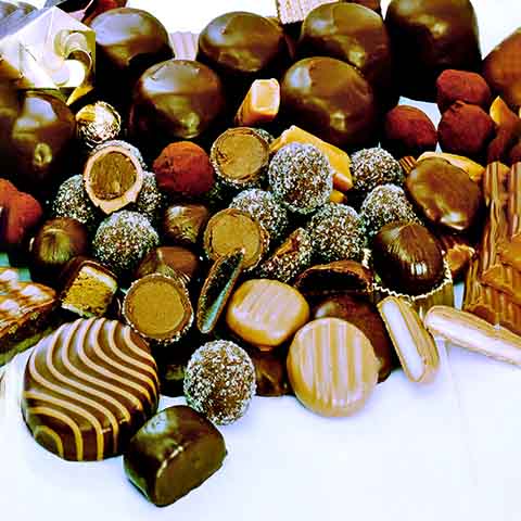 Assim, as trufas podem apresentar vários formatos diferentes, como redondas, irregulares, de quenelles ou em forma de meio ovo.