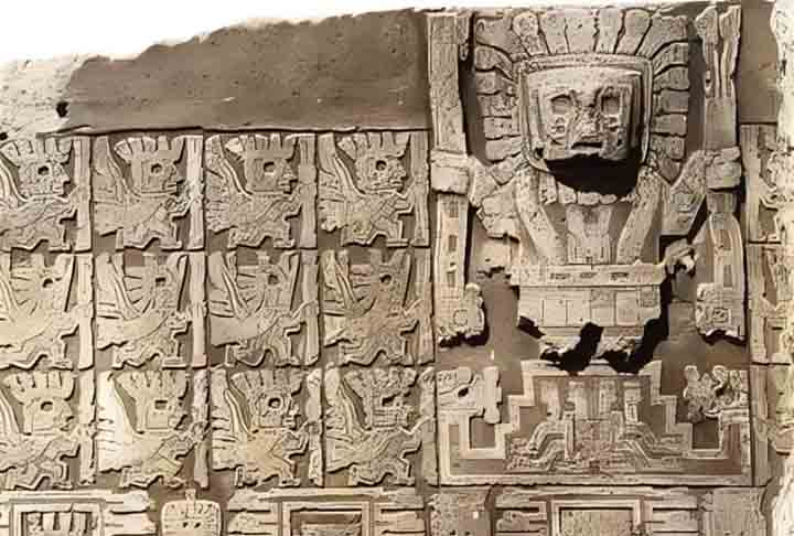 Viracocha é a divindade invisível, criadora do mundo na cosmovisão inca, considerado como o esplendor original, o Senhor, Mestre do Mundo. Foi o primeiro deus dos antigos tiahuanacos, que provinham do lago Titicaca.