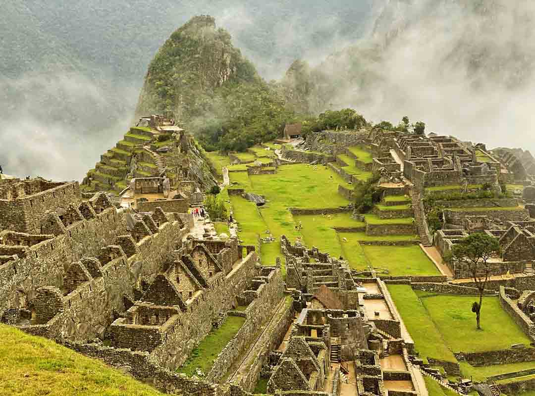 Em meio à tragédia familiar, os incas acreditavam que seu meio-irmão tinha sido forçado a admitir missionários agostinianos em Vilcabamba e que os espanhóis o haviam envenenado. 