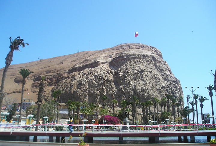 Os pontos turísticos mais atraentes da cidade são as lindas praias e e o ‘Morro de Arica’ que se destaca pelas vistas panorâmicas. O local também tem como pontos fortes a conservação da arquitetura colonial e vasta história cultural