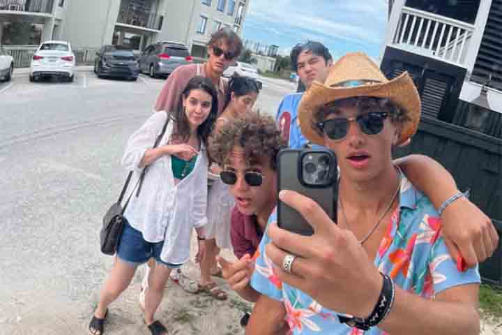 Na vida pessoal, Gavin viveu uma relação amplamente acompanhada pelos fãs com Larsen Thompson, dançarina, modelo e atriz, com quem esteve junto entre 2016 e 2022. 
