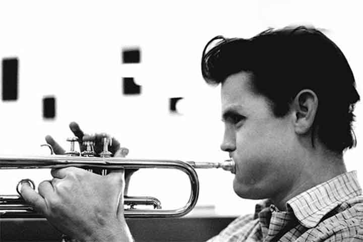 Filho de um guitarrista que tocava em bandas country e western, Baker teve contato com a música ainda na infância. Começou a estudar trombone, mas logo migrou para o trompete, instrumento que o acompanharia por toda a vida. 
