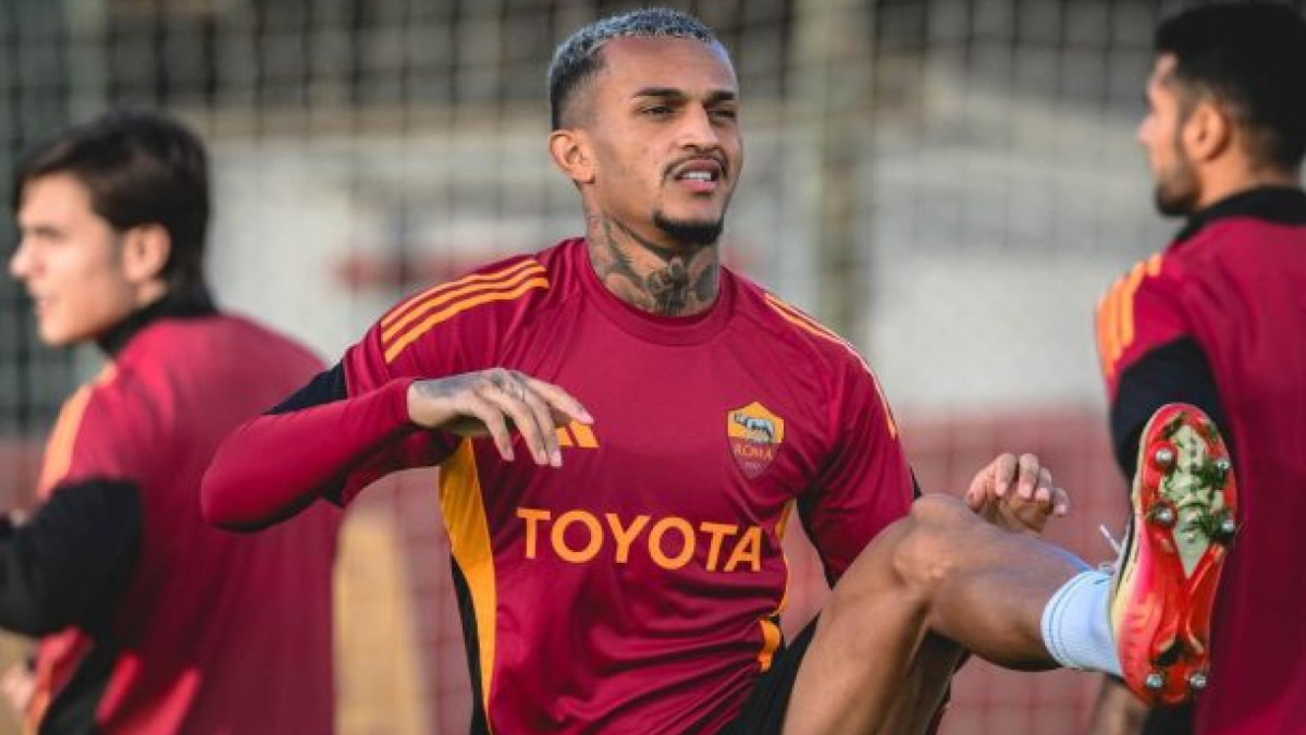 Lateral da Seleção Brasileira chama a atenção de dupla espanhola após bom início de temporada pela Roma