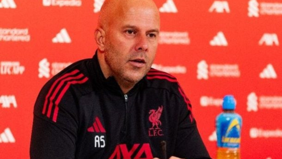 Técnico confirma operação no tornozelo, comenta lance contra o Tottenham e fala sobre o tempo de recuperação do atacante