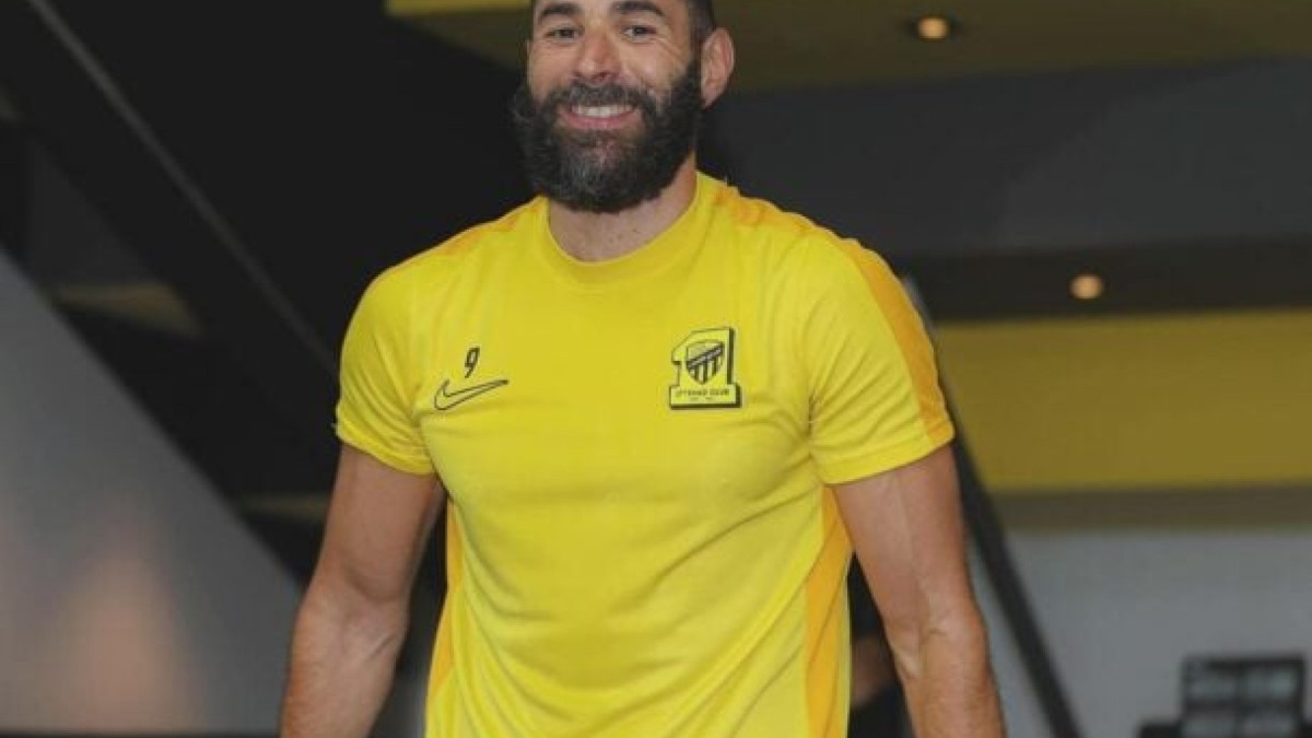 Ídolo do clube francês demonstra apoio ao brasileiro, que já citou o ex-jogador do Real Madrid como referência no início da carreira