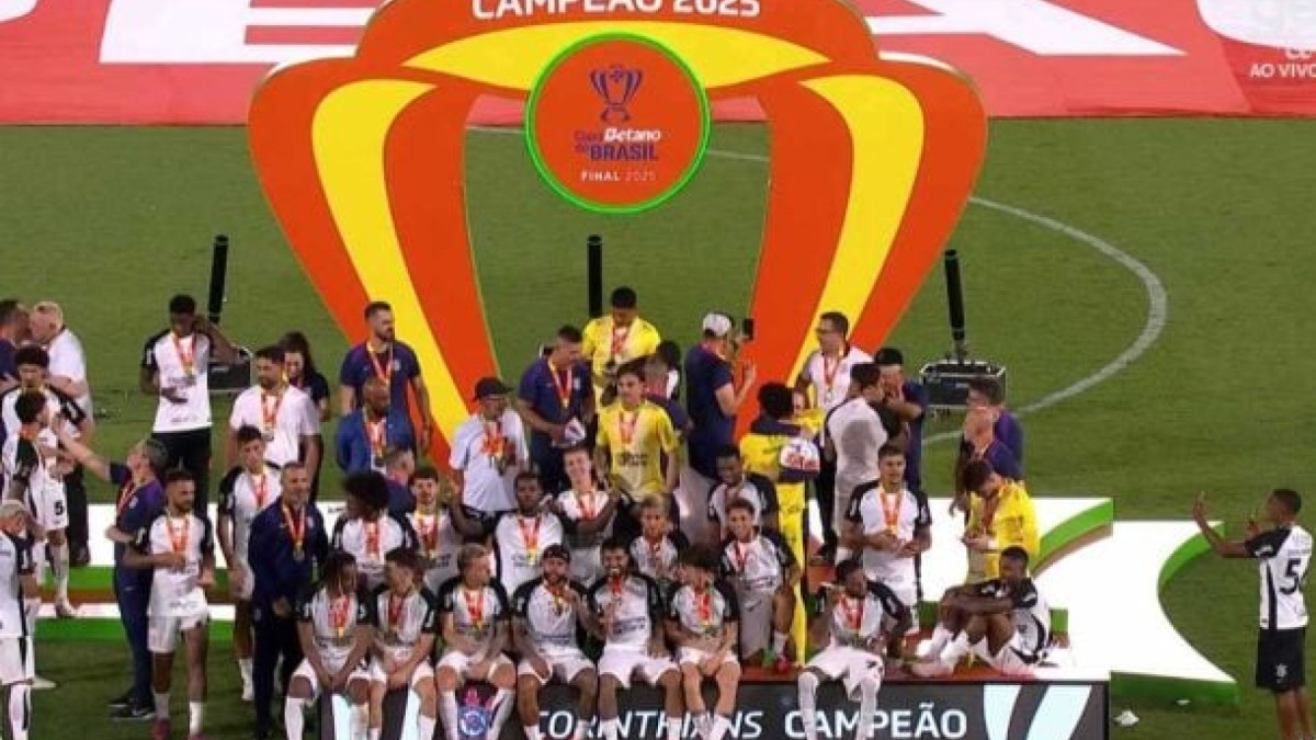 Hugo revelou detalhes da história do lateral corintiano que se mobilizou sozinho para acompanhar o time na final contra o Vasco, no Rio