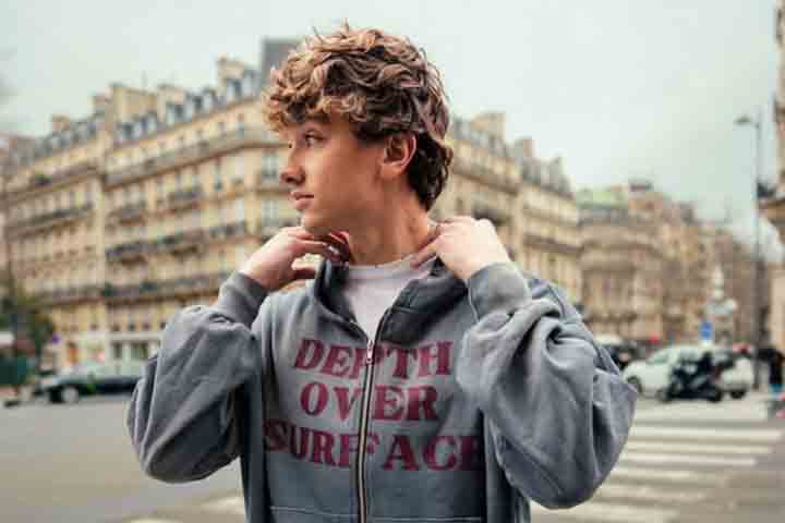 O sucesso foi tão grande que a Amazon renovou a série para a segunda temporada rapidamente. Em julho de 2023, os novos episódios chegaram à plataforma, tornando-se uma das temporadas mais assistidas de todo o catálogo do serviço. 
