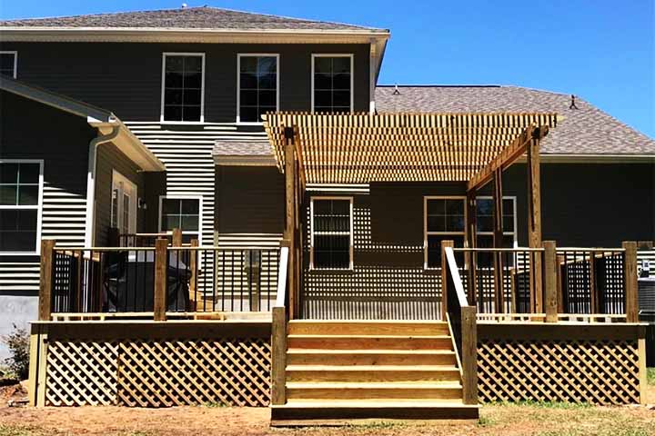 Outra tendência que vem ganhando força no Brasil após a regulamentação pela ABNT em julho de 2023 são as casas em wood frame.