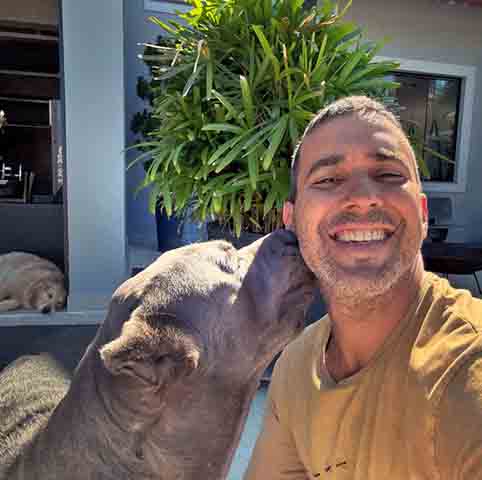 O ator contou que o último ano foi marcado por perdas pessoais importantes, como a do pai e de suas cachorrinhas. Por isso, a decisão de voltar ao trabalho foi motivada por um propósito. 
