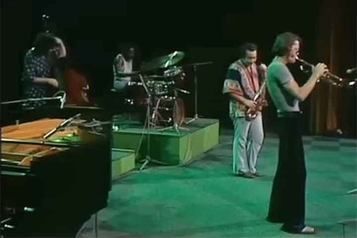 A parceria com Mulligan foi decisiva para projetar Chet Baker internacionalmente. O quarteto, que dispensava o piano e valorizava o diálogo entre os instrumentos, tornou-se um dos símbolos do cool jazz, movimento que se contrapunha à intensidade do bebop com uma abordagem mais contida, lírica e sofisticada. 
