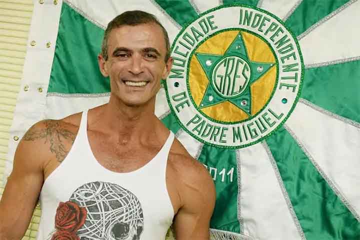 Teve uma passagem pela Mocidade em 2015, com o enredo Se o mundo fosse acabar, me diz o que faria se só lhe restasse um dia?. No entanto, não teve um bom resultado ao ficar de fora das campeãs. 