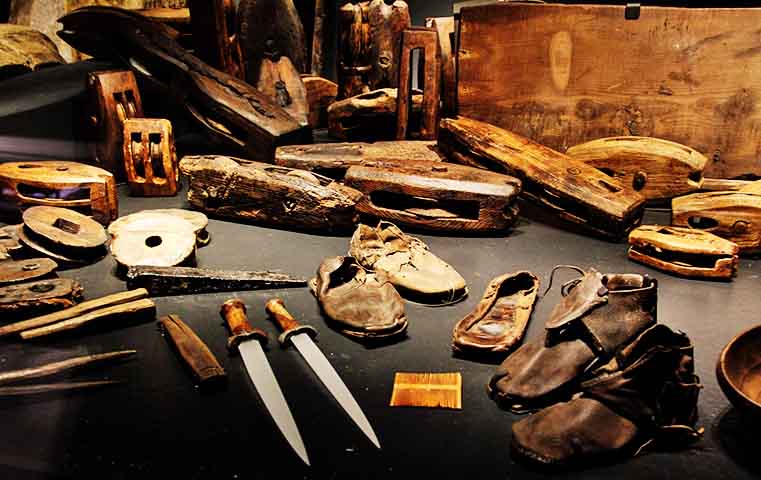 Entre os itens destacam-se: 172 arcos longos, quase 3.900 flechas, 19 canhões (de bronze e ferro), espadas, lanças, armaduras, punhais e equipamentos de guerra.